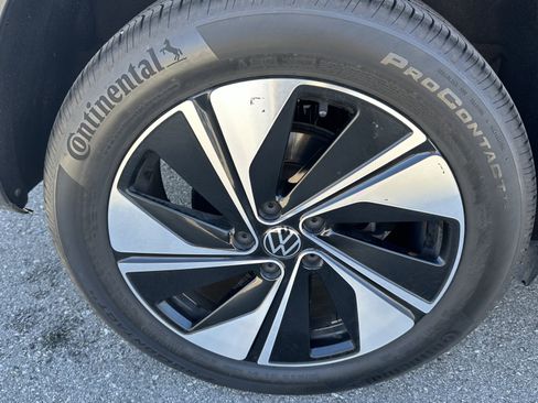 Used 2024 Volkswagen Taos SE w/ Panoramic Sunroof Package image 14