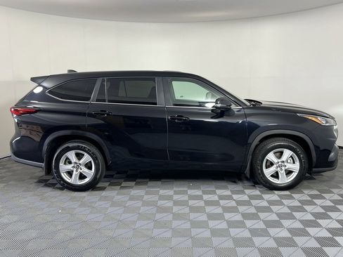 Used 2024 Toyota Highlander LE image 11