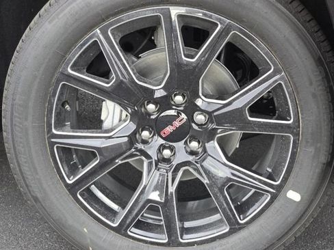 Used 2024 GMC Yukon XL SLE w/ Gmc Pro Safety Plus Package AWD/4WD image 12