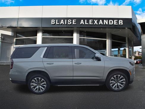 Used 2025 Chevrolet Tahoe High Country AWD/4WD image 2