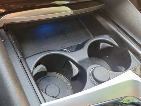 Certified 2023 BMW 530e w/ Premium Package image 32