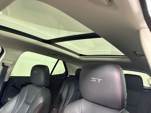 Used 2023 Buick Envision Essence w/ Sport Touring Package image 12