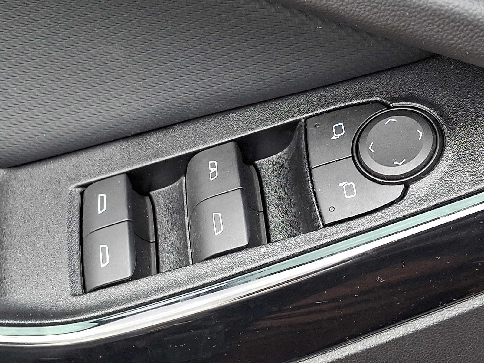 Certified 2025 Chevrolet Equinox LT AWD/4WD image 25