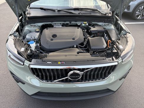 Certified 2023 Volvo XC40 B5 Plus AWD/4WD image 36
