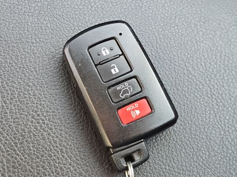 Used 2016 Toyota RAV4 Limited AWD/4WD image 29