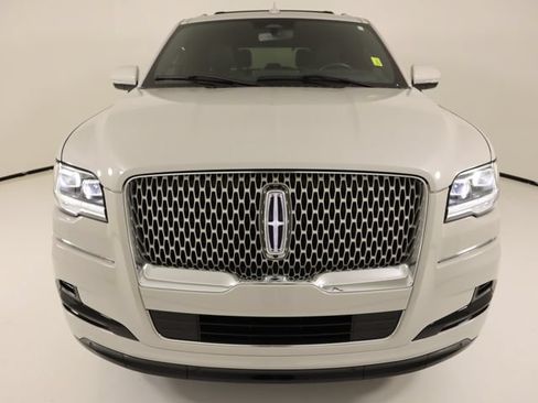 Used 2024 Lincoln Navigator Reserve AWD/4WD image 8
