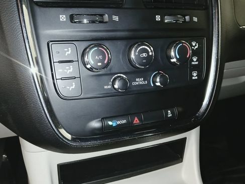 Used 2019 Dodge Grand Caravan SXT FWD image 20