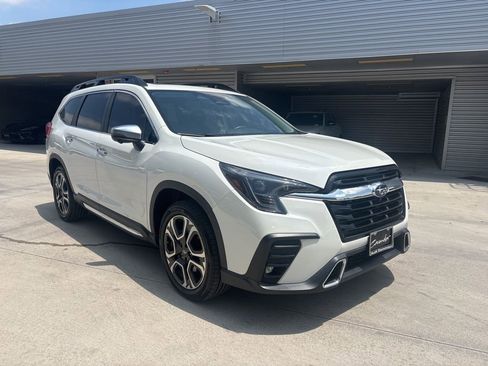 Used 2023 Subaru Ascent Touring AWD/4WD image 3