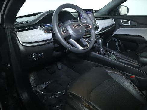 Used 2023 Jeep Compass Latitude AWD/4WD image 17