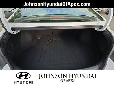 Used 2025 Hyundai Elantra Limited FWD image 23