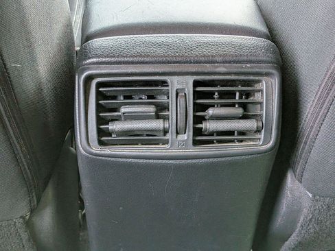 Used 2017 Nissan Rogue SV AWD/4WD image 30