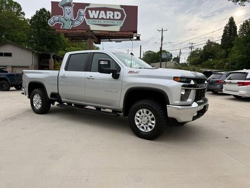Used 2023 Chevrolet Silverado 2500 LT w/ Convenience Package AWD/4WD image 2