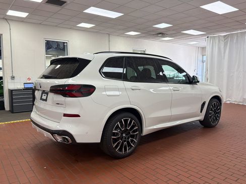 Used 2026 BMW X5 xDrive40i w/ M Sport Package AWD/4WD image 8