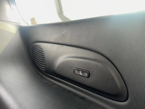 Used 2017 Chrysler Pacifica Limited w/ Tire & Wheel Group image 16