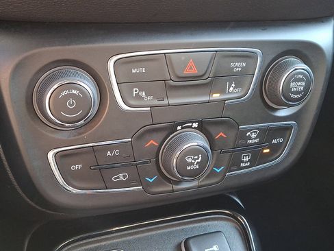 Used 2021 Jeep Compass Limited image 16