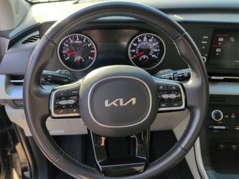 Certified 2024 Kia Carnival LX image 10