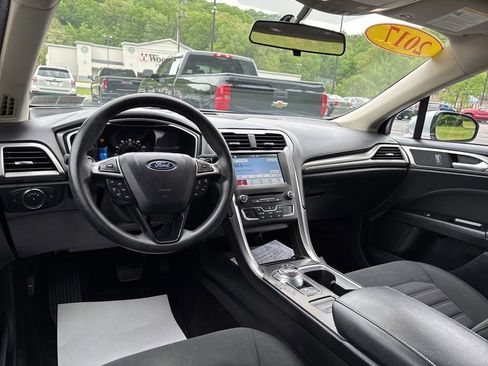 Used 2017 Ford Fusion SE w/ Fusion SE Technology Package FWD image 11