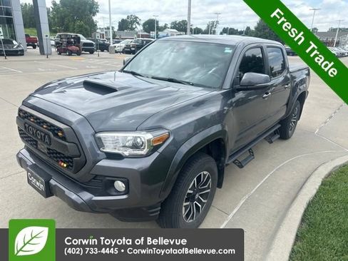 Used 2021 Toyota Tacoma TRD Sport w/ Blackout Package (TMS) AWD/4WD image 8