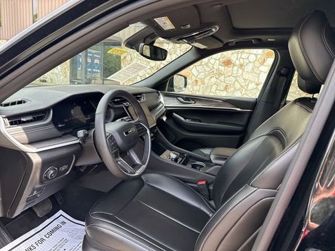 Used 2024 Jeep Grand Cherokee Limited image 13