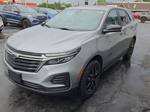 Used 2023 Chevrolet Equinox LS w/ LS Convenience Package AWD/4WD image 3