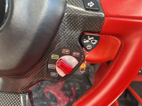 Used 2013 Ferrari 458 Spider 2dr Conv image 31