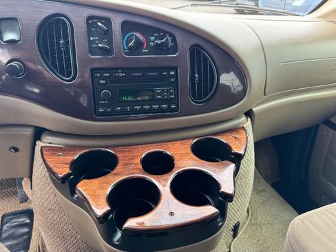 Used 2006 Ford E-150 and Econoline 150 RWD image 20