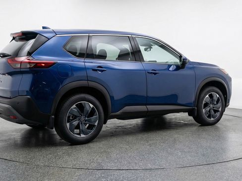 Used 2025 Nissan Rogue SV AWD/4WD image 9