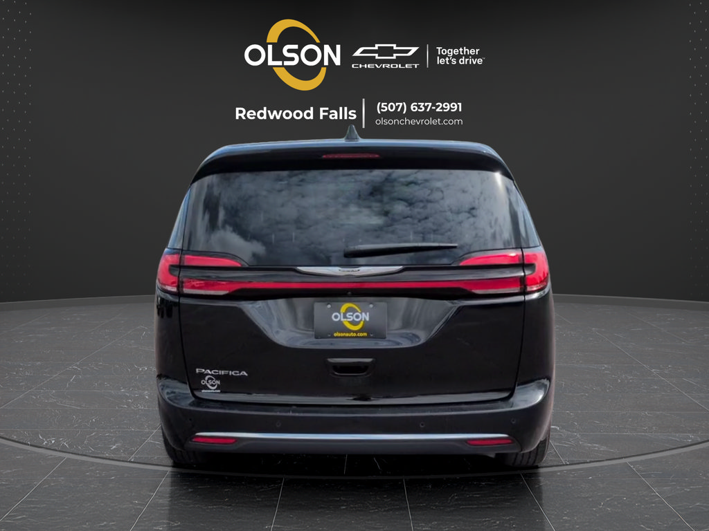 Used 2024 Chrysler Pacifica Touring-L FWD image 4