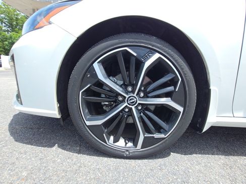 Used 2023 Nissan Altima 2.5 SR FWD image 9