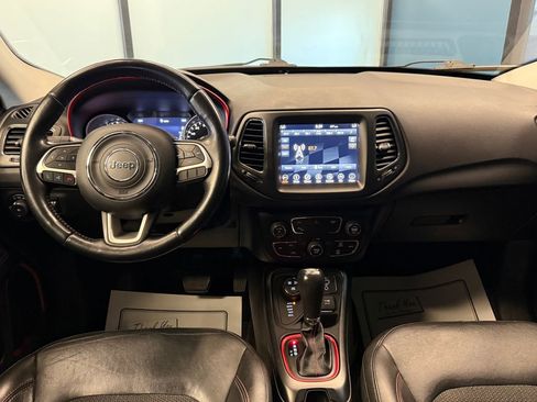 Used 2019 Jeep Compass Trailhawk w/ Cold Weather Group AWD/4WD image 9