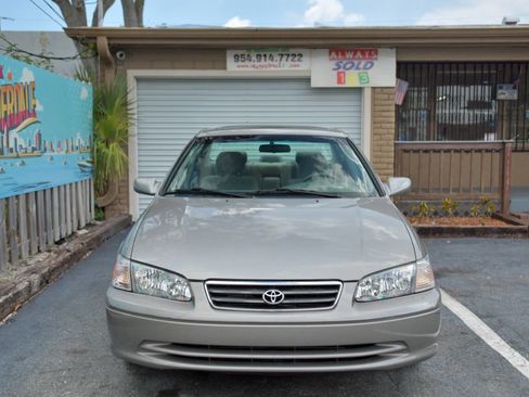 Used 2001 Toyota Camry XLE image 4