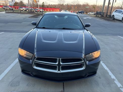 Used 2012 Dodge Charger SE w/ Sport Appearance Group image 2