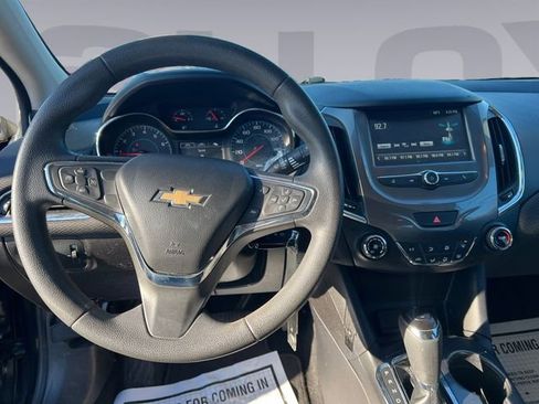 Used 2017 Chevrolet Cruze LT image 12