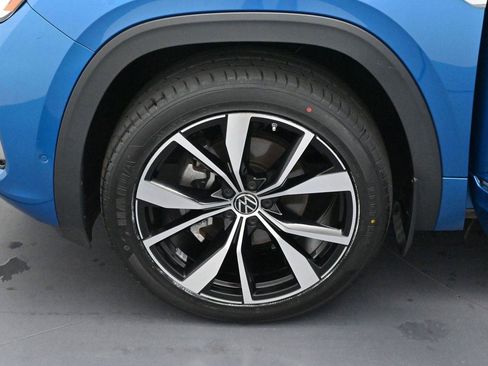 Used 2024 Volkswagen Atlas Cross Sport SEL Premium R-Line AWD/4WD image 33