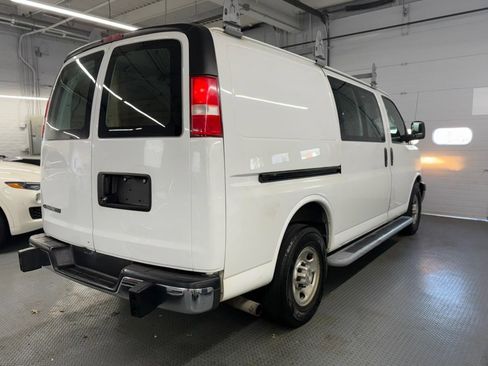 Used 2018 Chevrolet Express 2500 w/ Driver Convenience Package RWD image 8