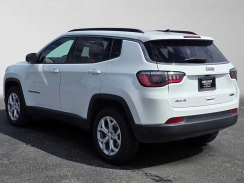 Used 2024 Jeep Compass Latitude AWD/4WD image 5