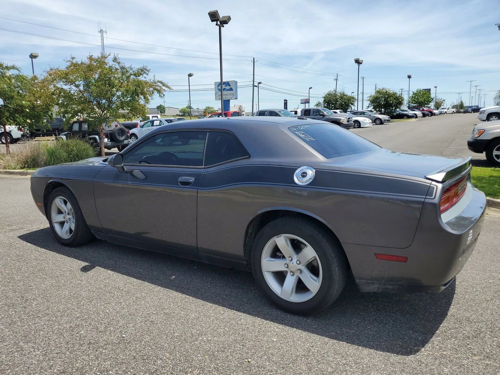 Used 2014 Dodge Challenger R/T RWD image 3