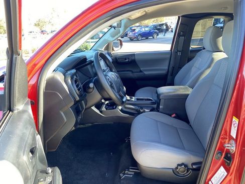 Used 2019 Toyota Tacoma SR image 33