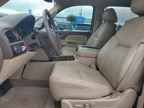 Used 2011 Chevrolet Suburban LTZ image 13