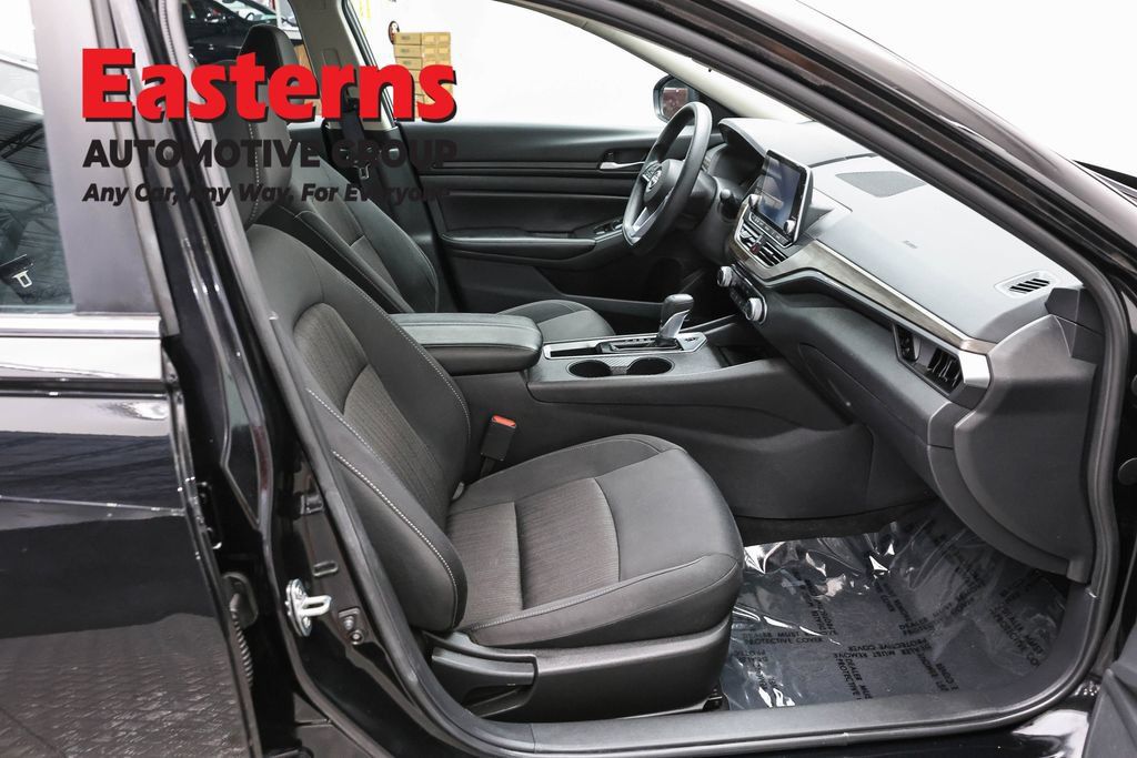 Used 2025 Nissan Altima 2.5 SV FWD image 24