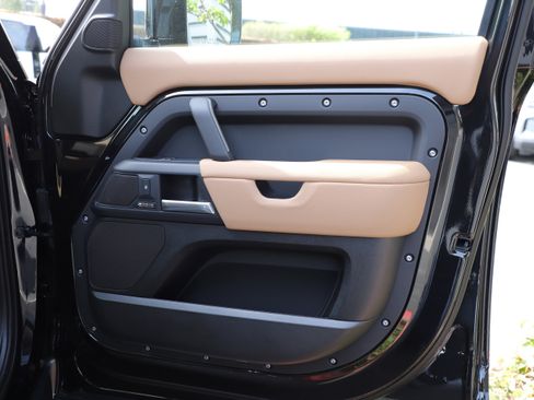 New 2026 Land Rover Defender 110 X-Dynamic SE AWD/4WD image 7
