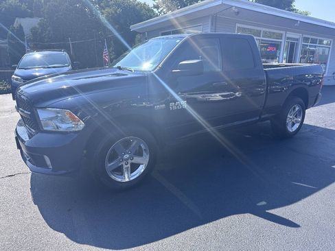 Used 2018 RAM 1500 Express w/ Express Value Package AWD/4WD image 9