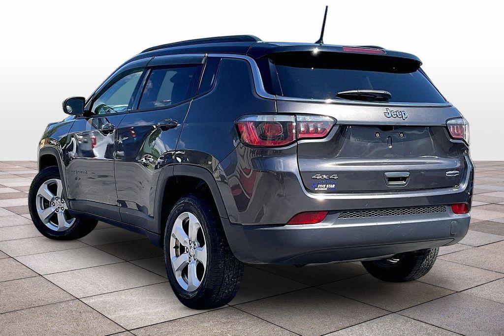 Used 2018 Jeep Compass Latitude w/ Cold Weather Group AWD/4WD image 11
