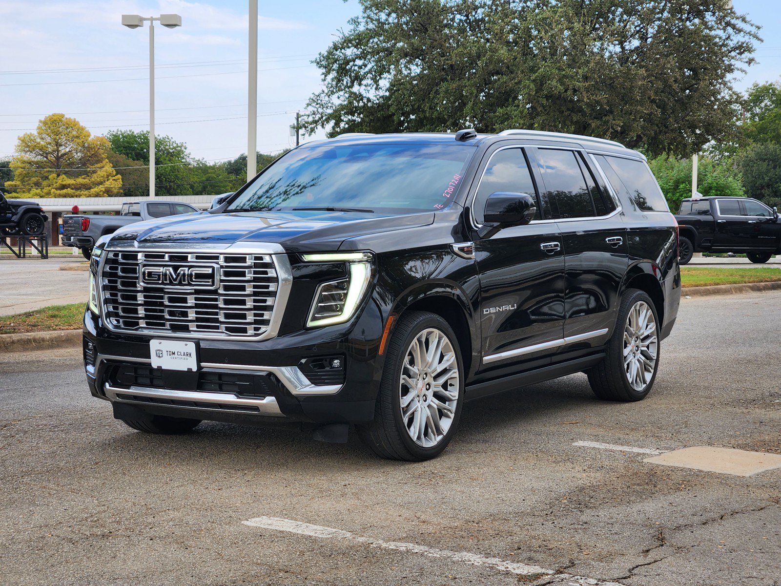 Used 2026 GMC Yukon Denali w/ Denali Reserve Package AWD/4WD image 2