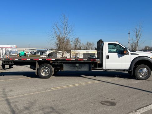 Used 2016 Ford F550 2WD Regular Cab Super Duty image 3