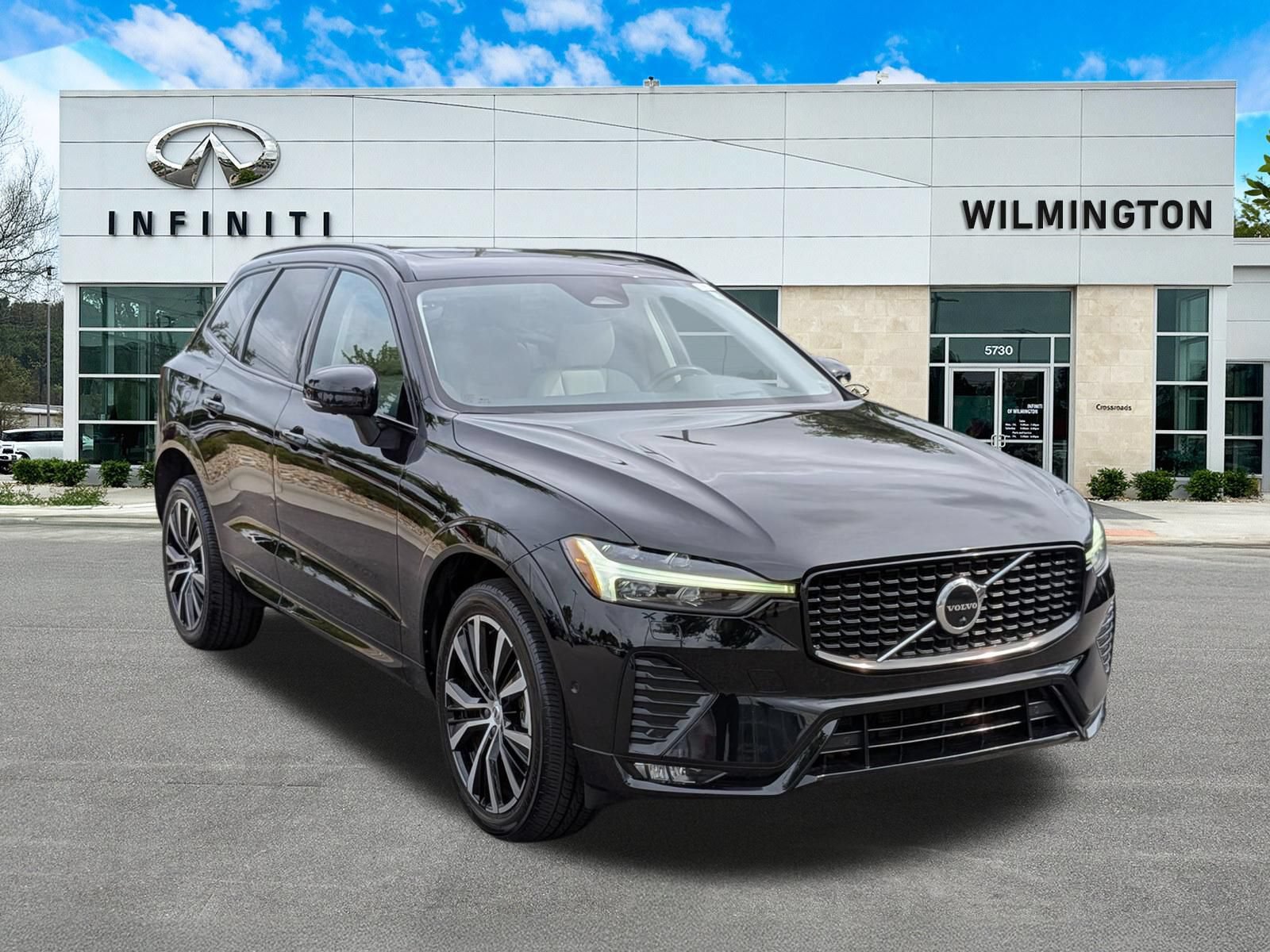 Used 2023 Volvo XC60 B6 Ultimate w/ Protection Package Premier AWD/4WD image 1