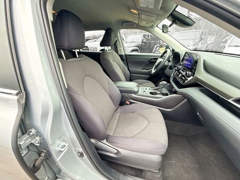 Used 2024 Toyota Highlander LE image 33
