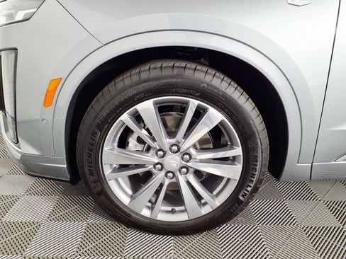 Certified 2024 Cadillac XT6 Premium Luxury w/ Technology Package FWD image 7