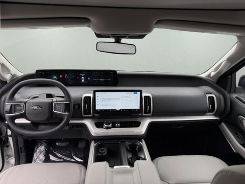 New 2026 Ford Expedition Active image 11