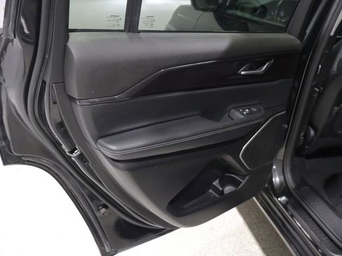 Certified 2022 Jeep Grand Cherokee L Laredo w/ Luxury Tech Group I AWD/4WD image 19